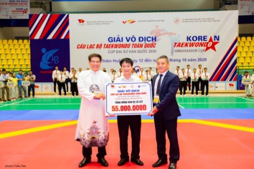 Khai mạc Giải Taekwondo toàn quốc: Chung tay hướng về đồng bào vùng lũ